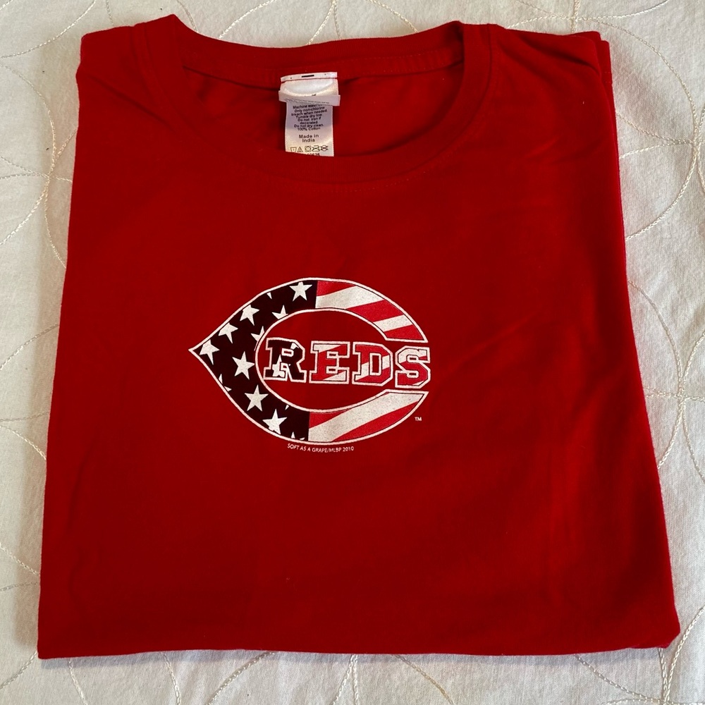 Women’s Cincinnati Reds Tee